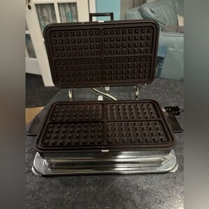 Vintage Toastess waffle iron/griddle